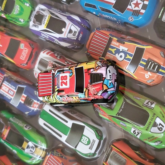5 cars for 15 Dollarspull back Toy cars 🚗 . - Picture 3 of 4